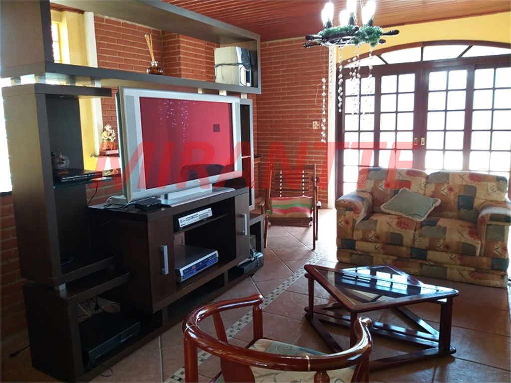 Sobrado de 915m² com 6 quartos em Serra Da Cantareira
