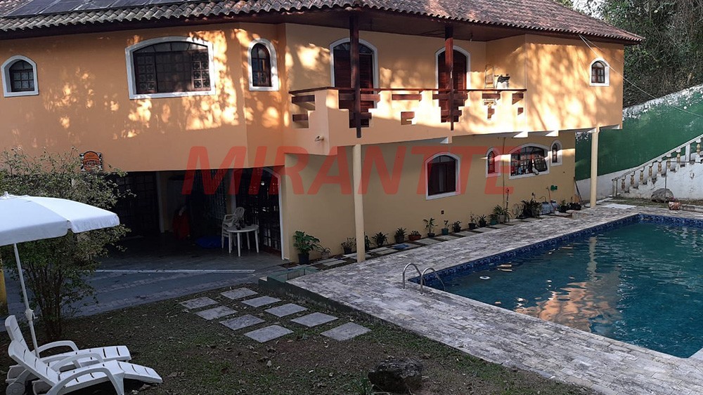 Sobrado de 915m² com 6 quartos em Serra Da Cantareira