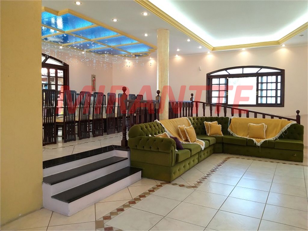 Sobrado de 915m² com 6 quartos em Serra Da Cantareira