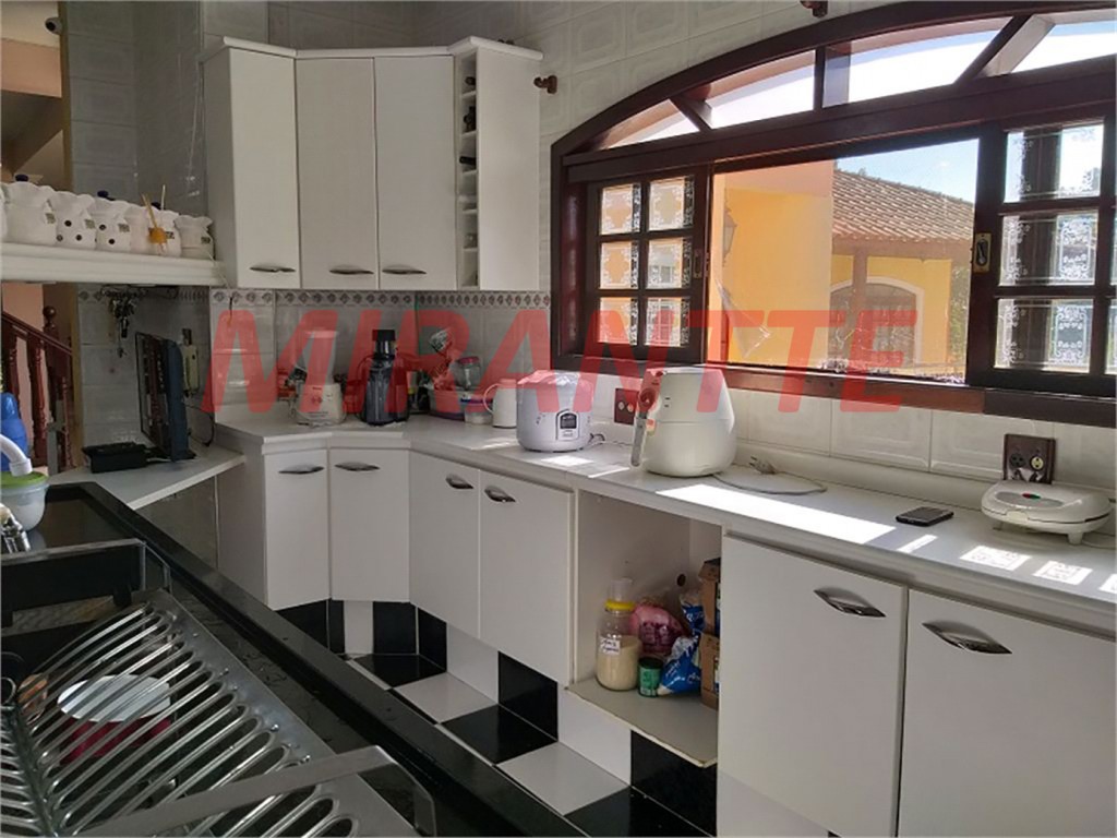 Sobrado de 915m² com 6 quartos em Serra Da Cantareira