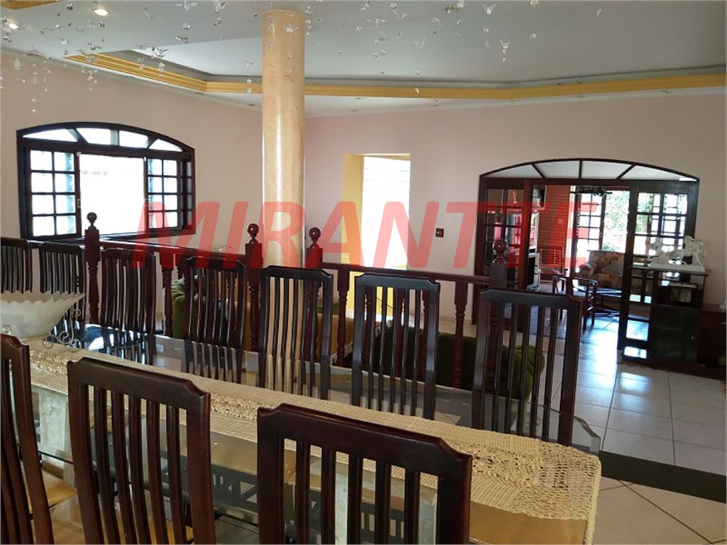 Sobrado de 915m² com 6 quartos em Serra Da Cantareira