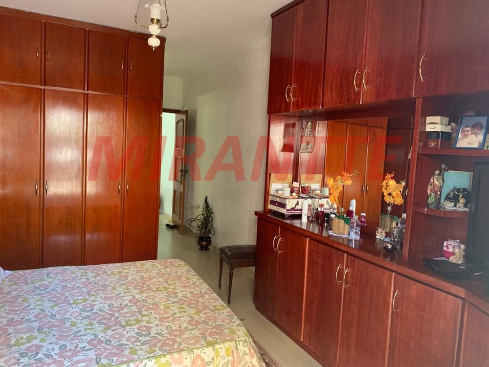 Sobrado de 198m² com 3 quartos em Vila Mazzei