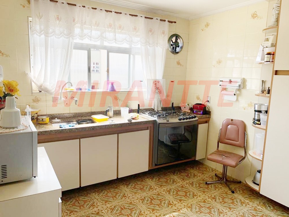 Sobrado de 198m² com 3 quartos em Vila Mazzei