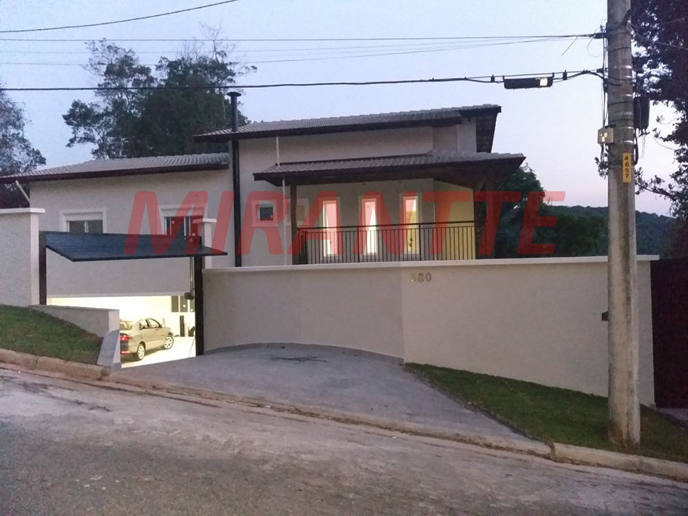 Sobrado de 335m² com 4 quartos em Serra Da Cantareira