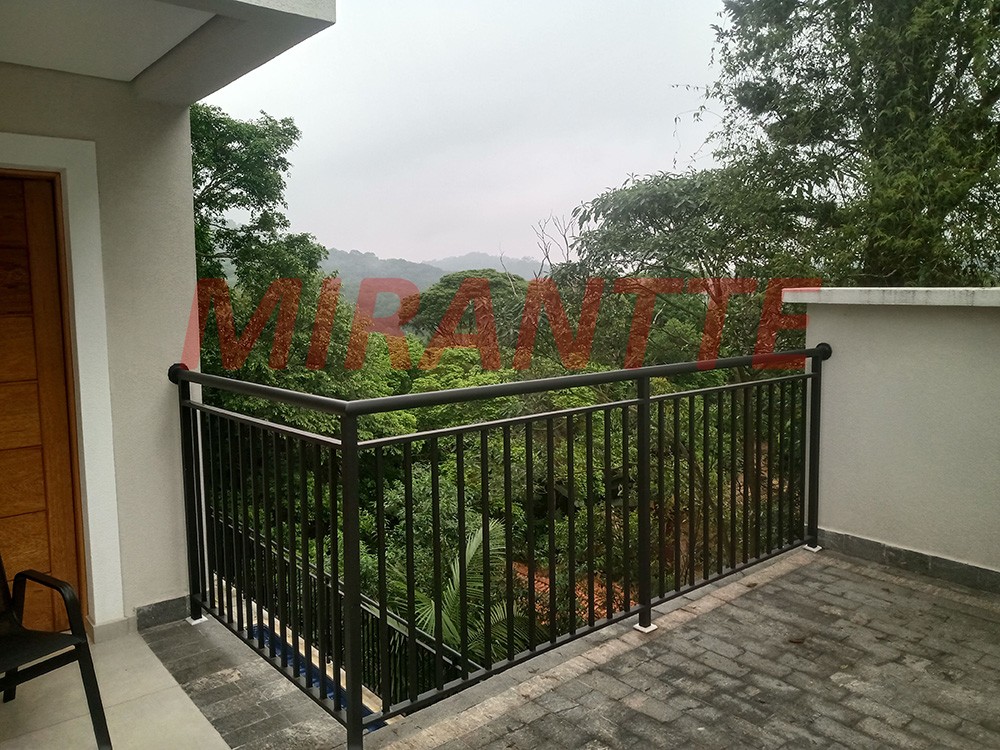 Sobrado de 335m² com 4 quartos em Serra Da Cantareira