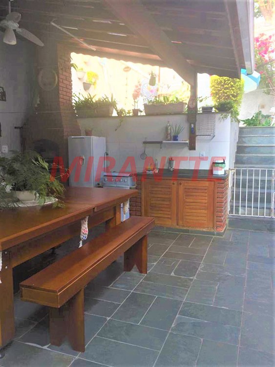 Sobrado de 158m² com 3 quartos em Vila Mazzei