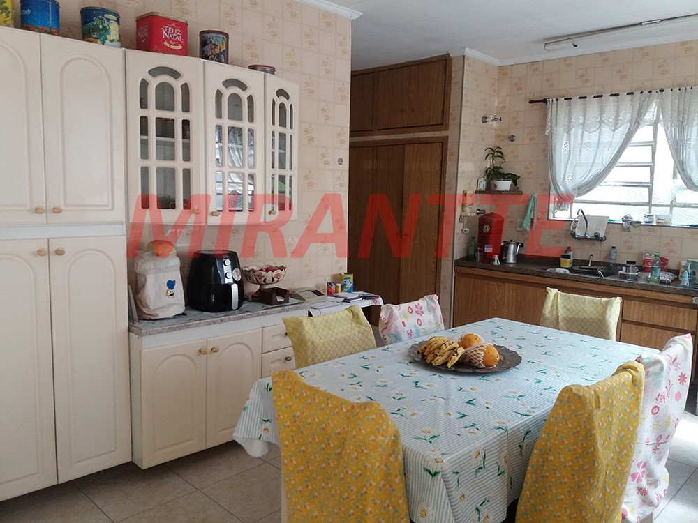 Casa terrea de 250m² com 6 quartos em Vila Mazzei