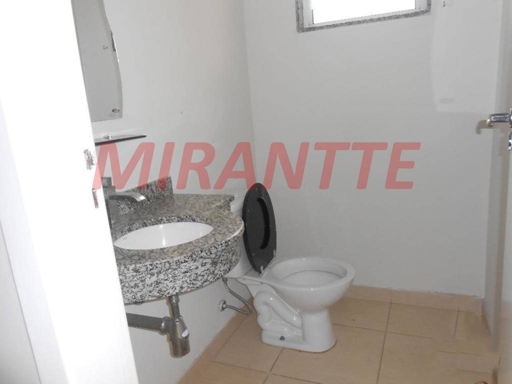 Sobrado de 153m² com 3 quartos em Água Fria