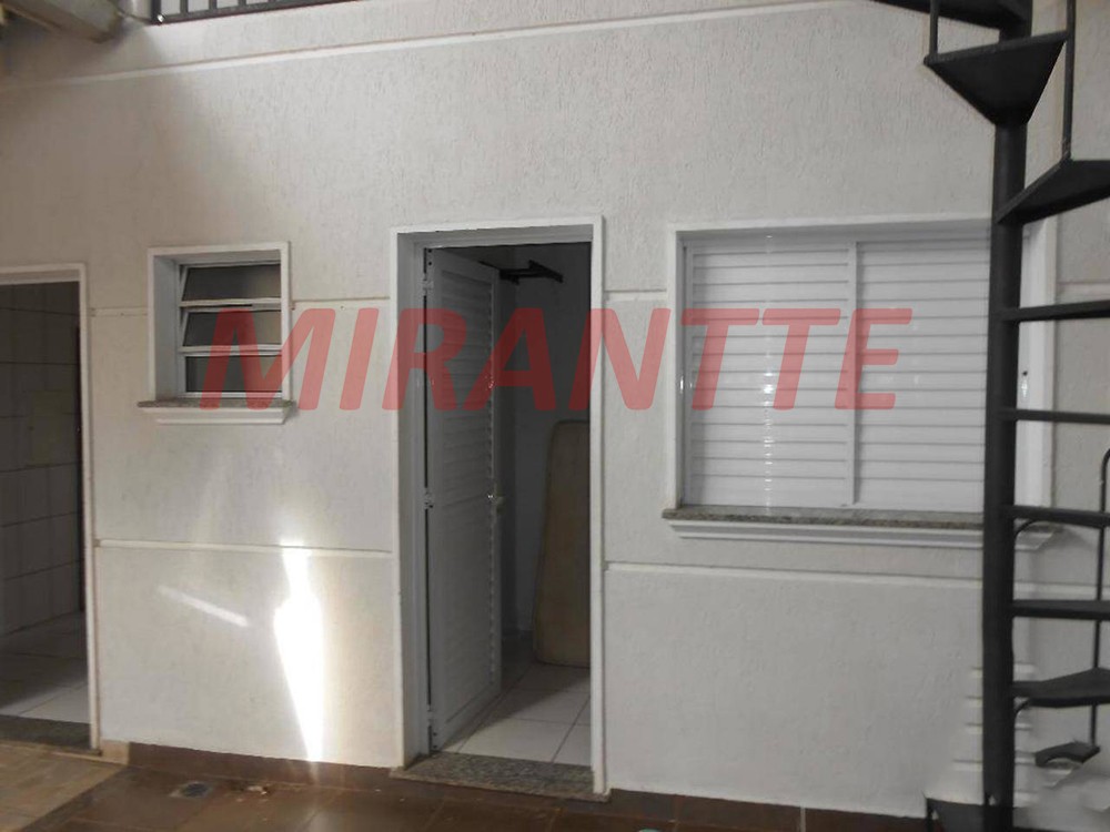 Sobrado de 153m² com 3 quartos em Água Fria