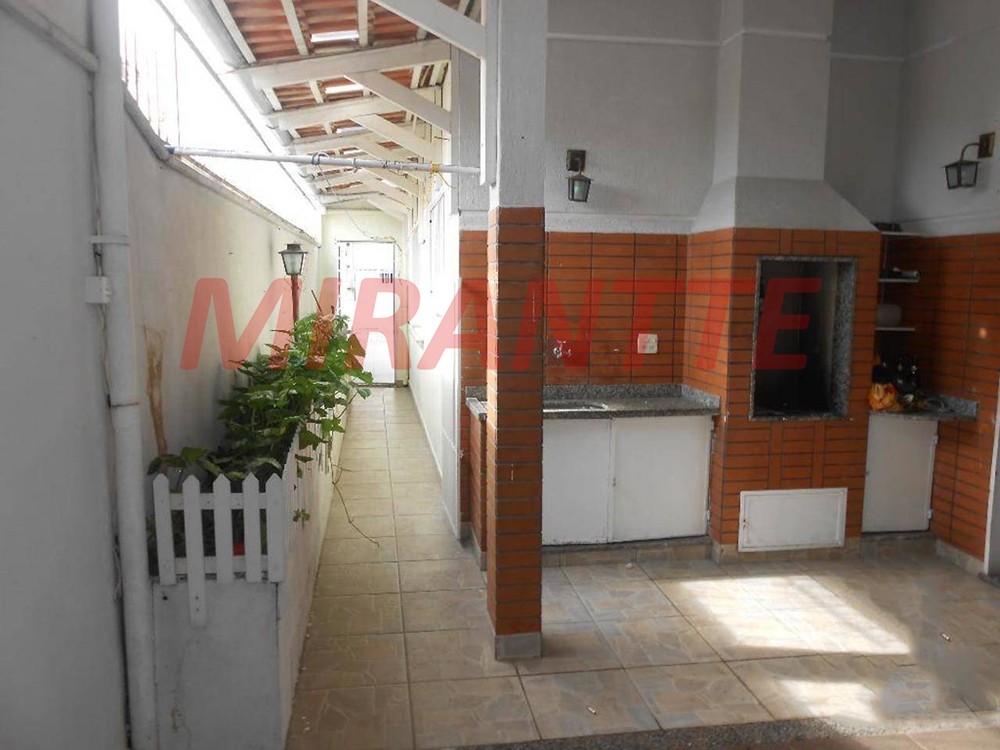 Sobrado de 153m² com 3 quartos em Água Fria