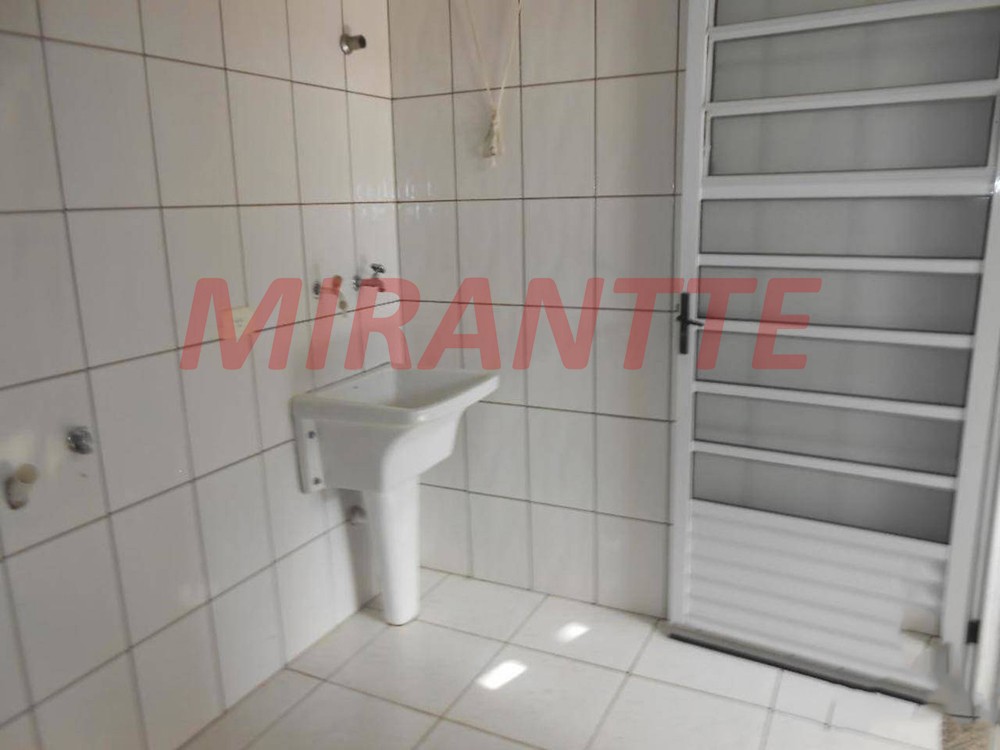 Sobrado de 153m² com 3 quartos em Água Fria
