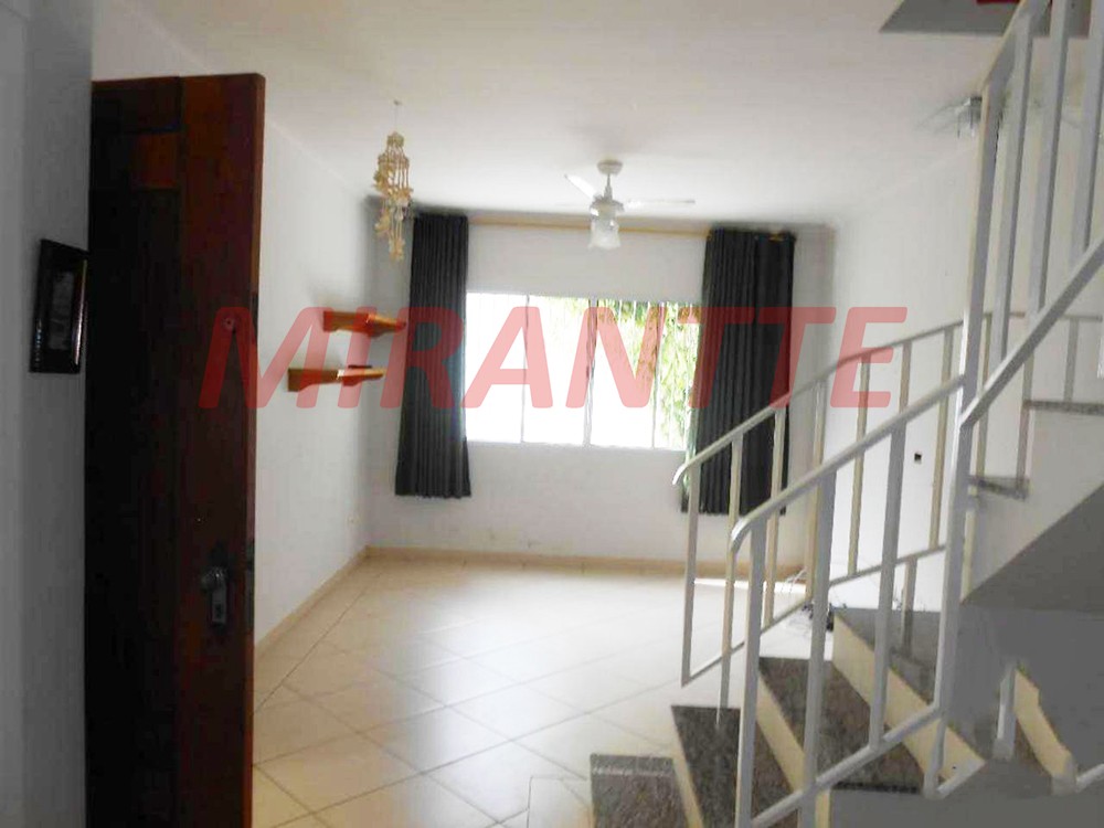 Sobrado de 153m² com 3 quartos em Água Fria