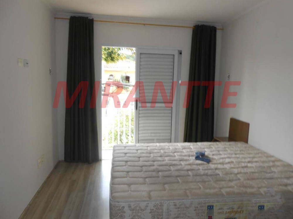 Sobrado de 153m² com 3 quartos em Água Fria