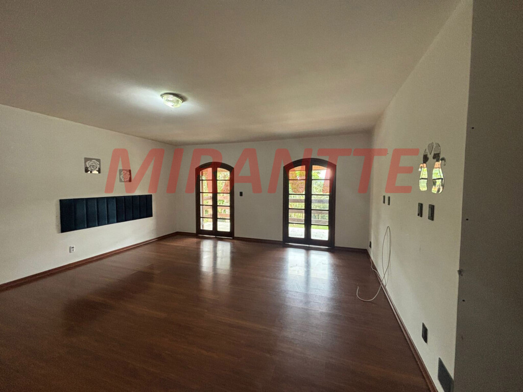 Cond. fechado de 1250m² com 15 quartos em Serra Da Cantareira