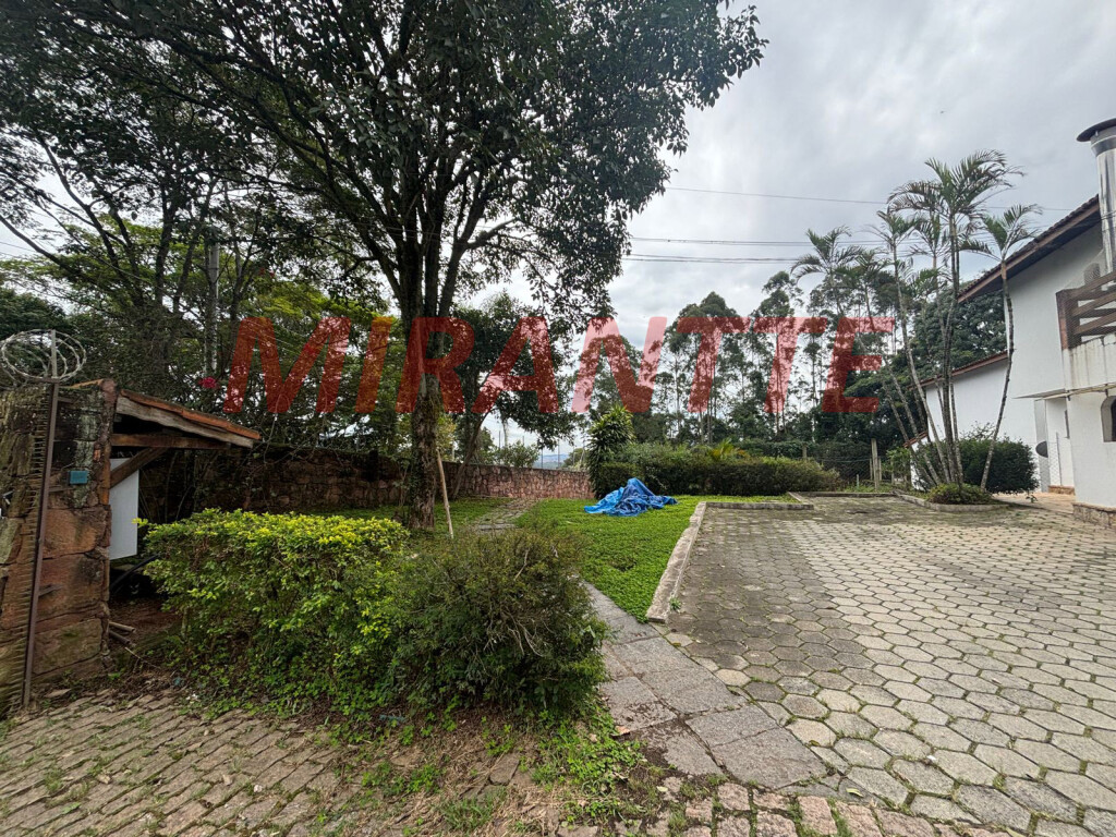 Cond. fechado de 1250m² com 15 quartos em Serra Da Cantareira