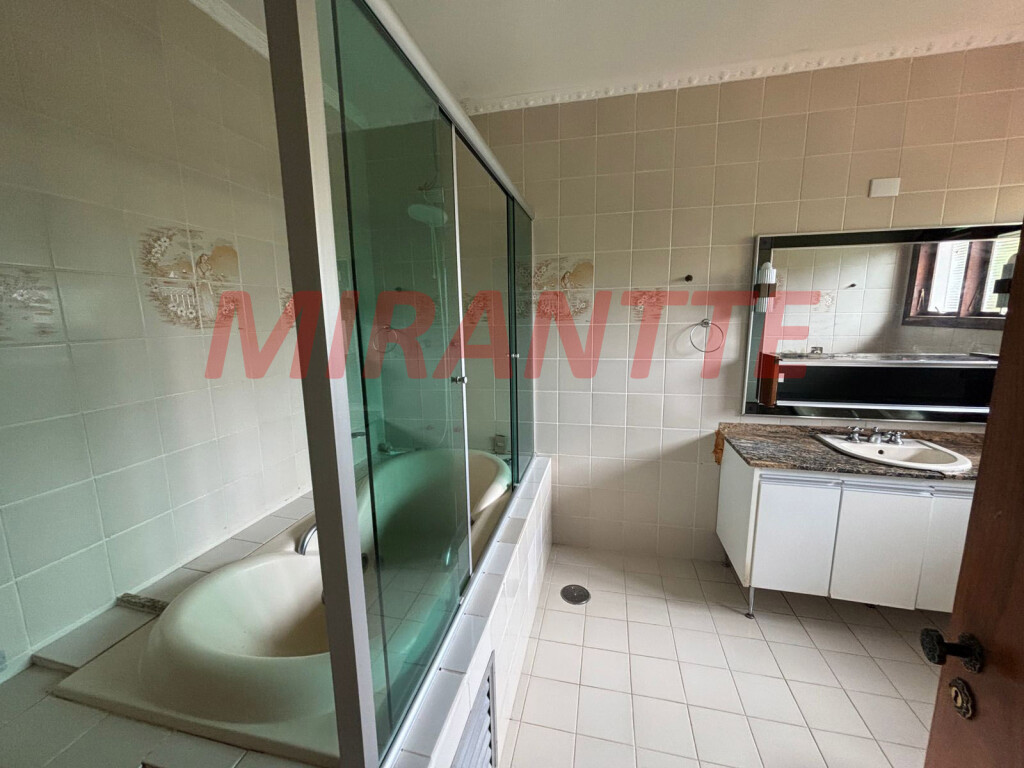 Cond. fechado de 1250m² com 15 quartos em Serra Da Cantareira