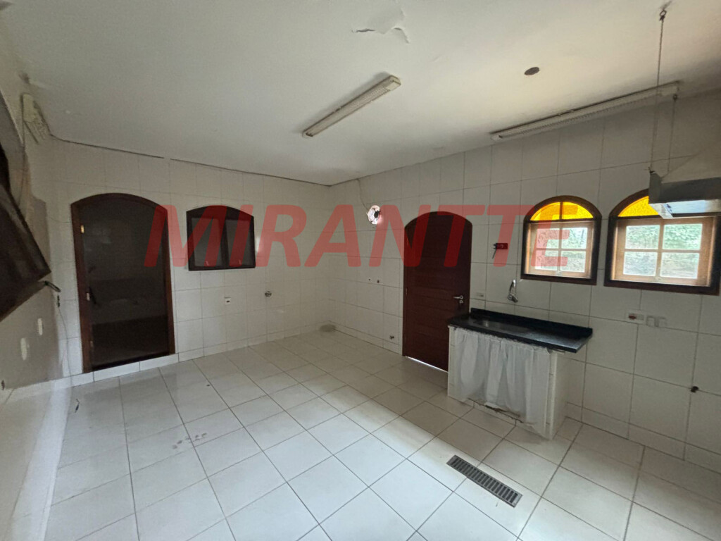 Cond. fechado de 1250m² com 15 quartos em Serra Da Cantareira