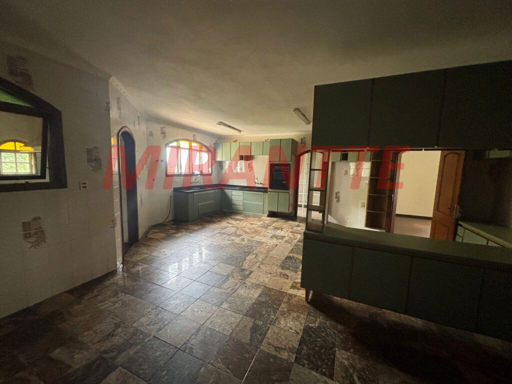 Cond. fechado de 1250m² com 15 quartos em Serra Da Cantareira