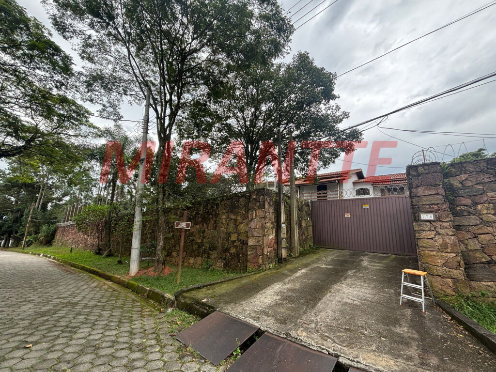 Cond. fechado de 1250m² com 15 quartos em Serra Da Cantareira