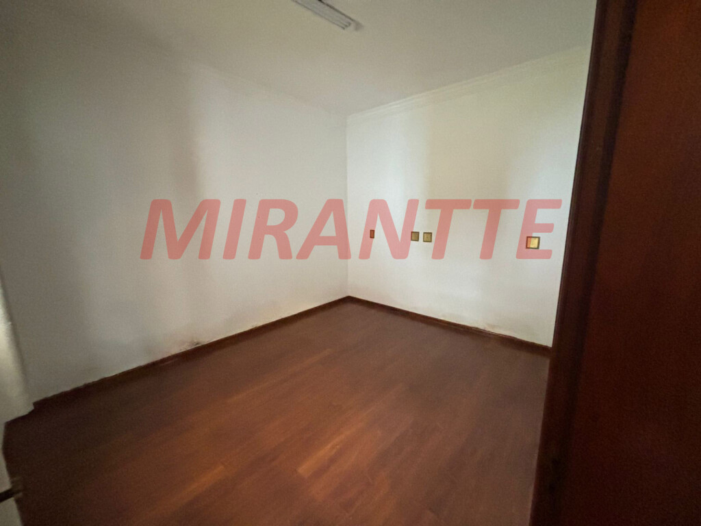 Cond. fechado de 1250m² com 15 quartos em Serra Da Cantareira