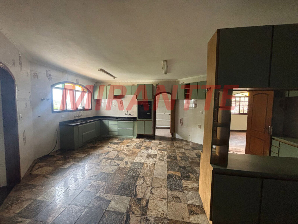 Cond. fechado de 1250m² com 15 quartos em Serra Da Cantareira
