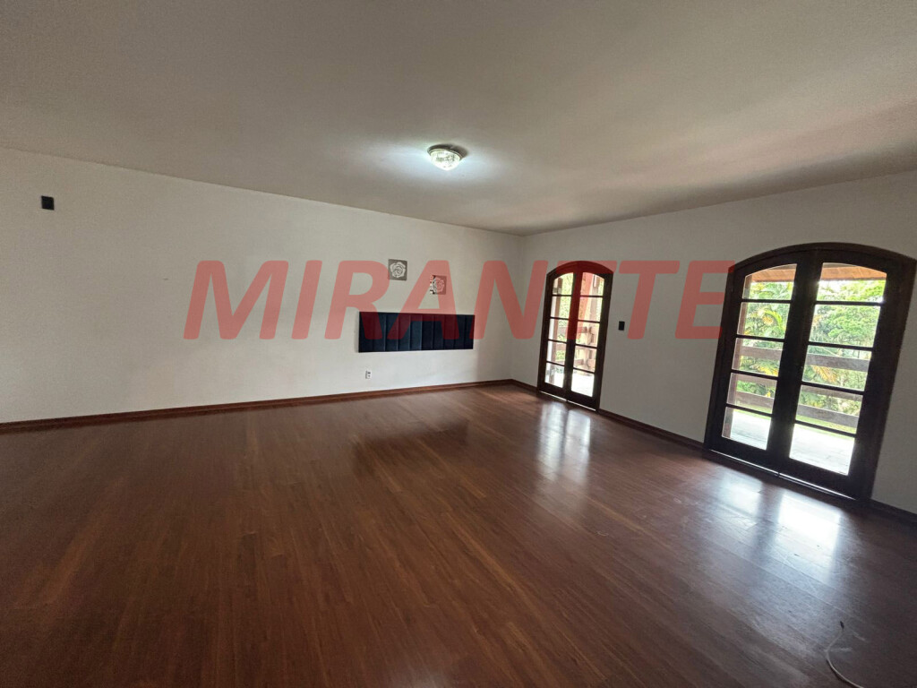 Cond. fechado de 1250m² com 15 quartos em Serra Da Cantareira