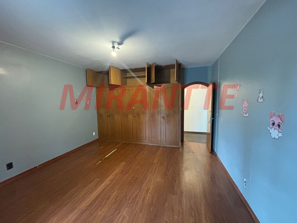 Cond. fechado de 1250m² com 15 quartos em Serra Da Cantareira