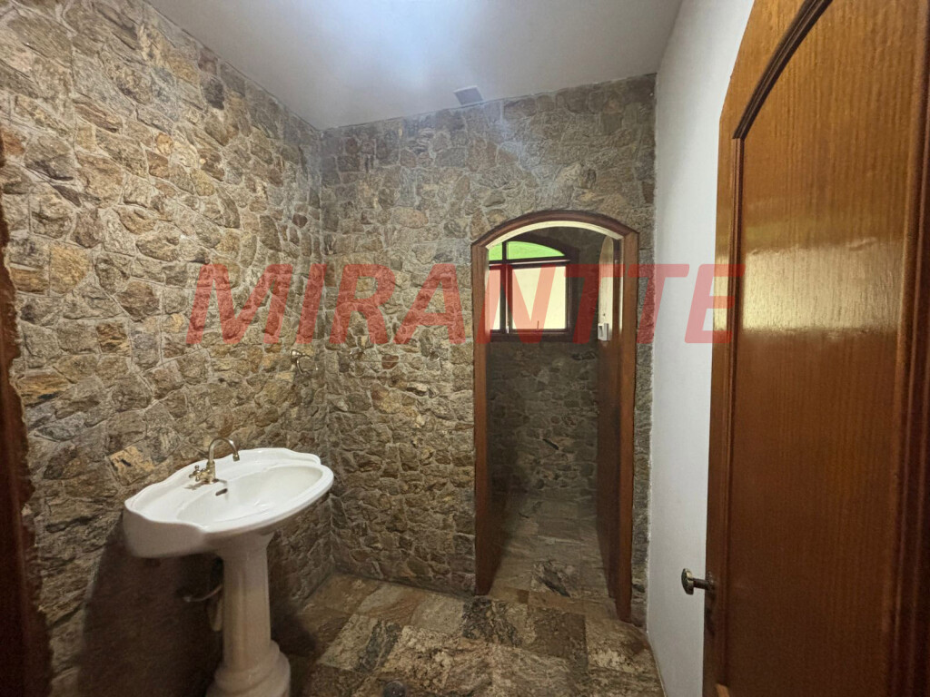 Cond. fechado de 1250m² com 15 quartos em Serra Da Cantareira