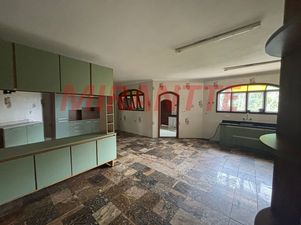 Cond. fechado de 1250m² com 15 quartos em Serra Da Cantareira