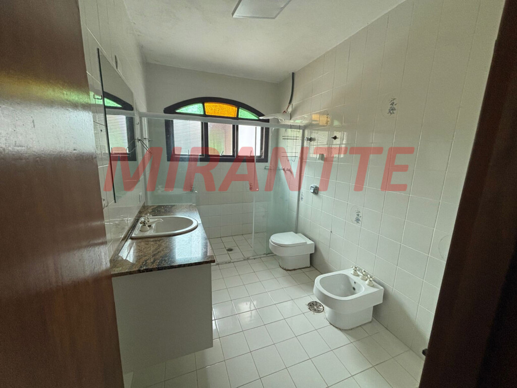 Cond. fechado de 1250m² com 15 quartos em Serra Da Cantareira