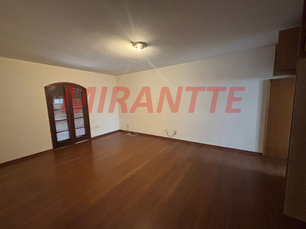 Cond. fechado de 1250m² com 15 quartos em Serra Da Cantareira