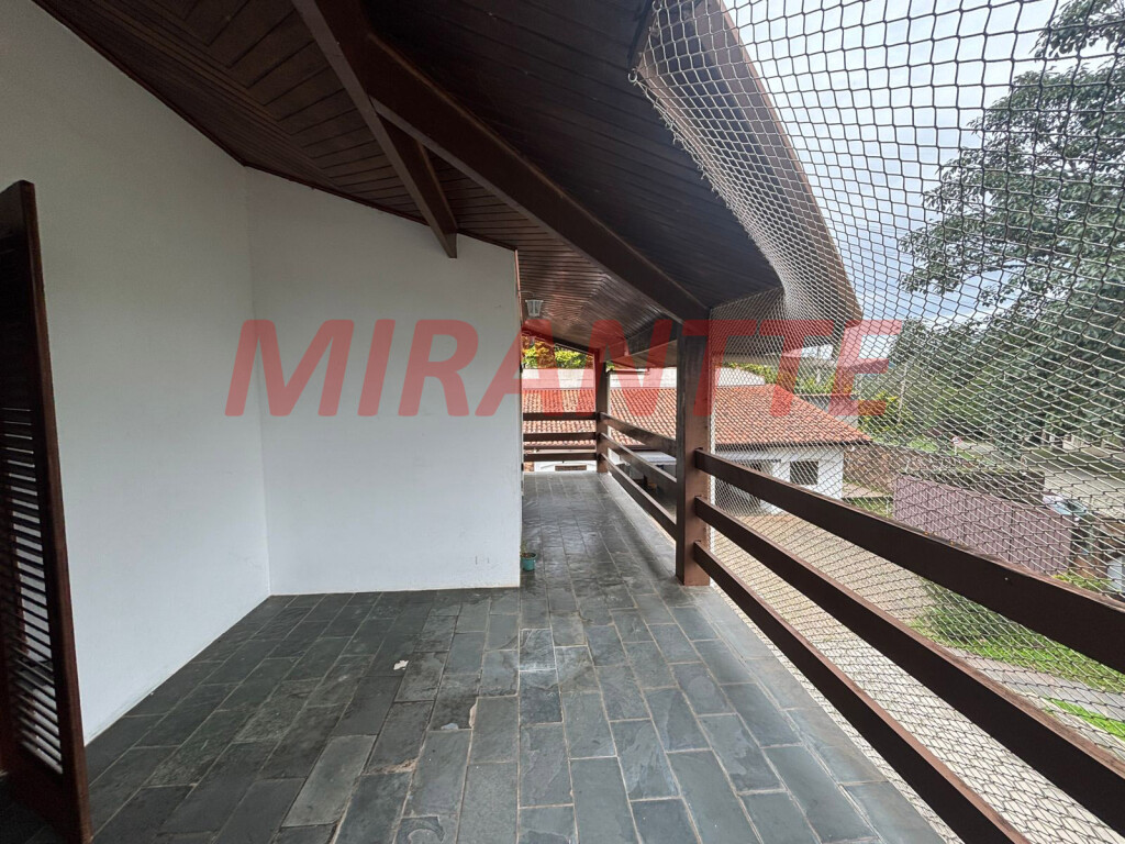 Cond. fechado de 1250m² com 15 quartos em Serra Da Cantareira