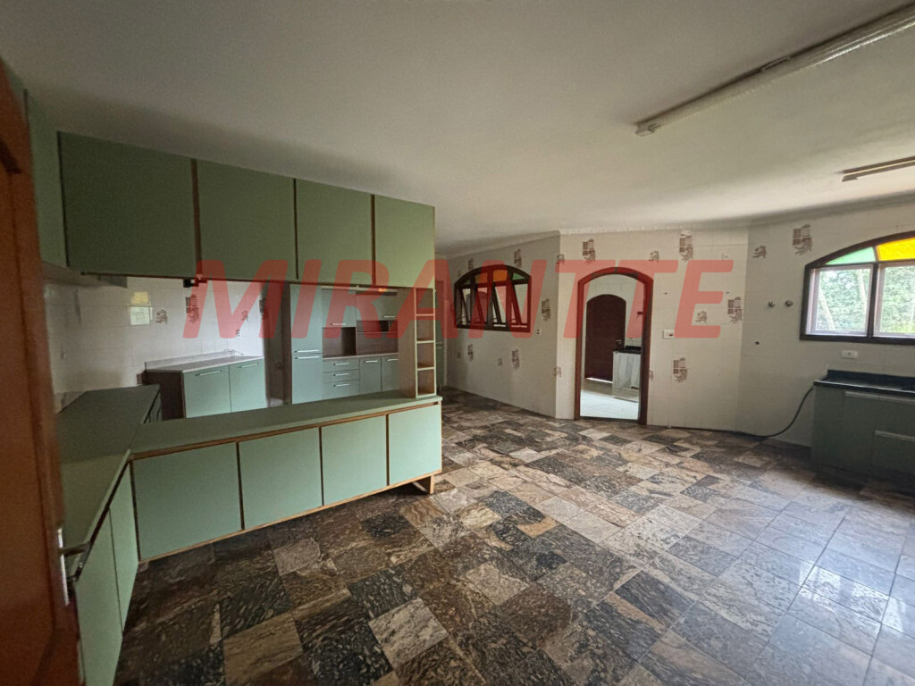 Cond. fechado de 1250m² com 15 quartos em Serra Da Cantareira