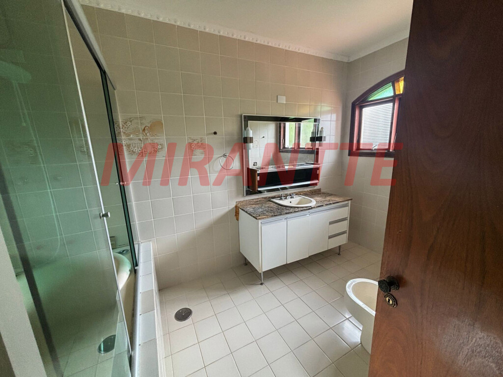 Cond. fechado de 1250m² com 15 quartos em Serra Da Cantareira