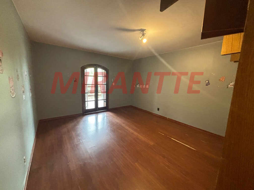 Cond. fechado de 1250m² com 15 quartos em Serra Da Cantareira