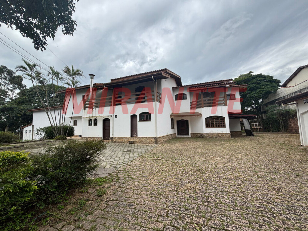 Cond. fechado de 1250m² com 15 quartos em Serra Da Cantareira