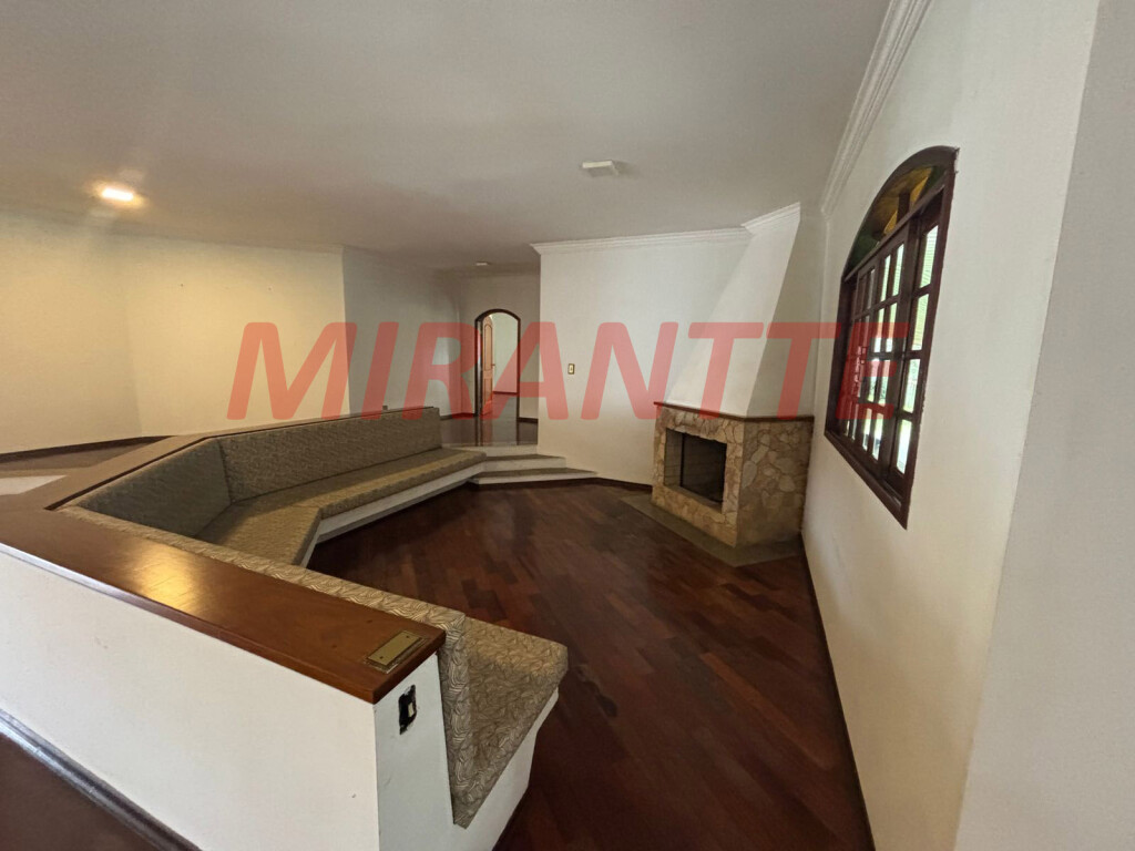 Cond. fechado de 1250m² com 15 quartos em Serra Da Cantareira