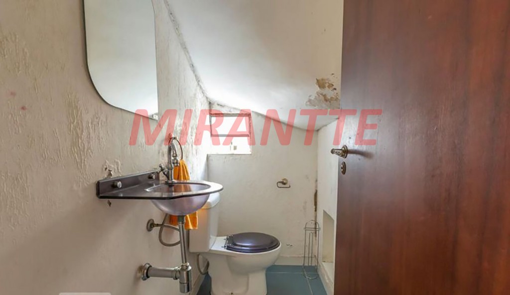 Sobrado de 120m² com 5 quartos em Água Fria