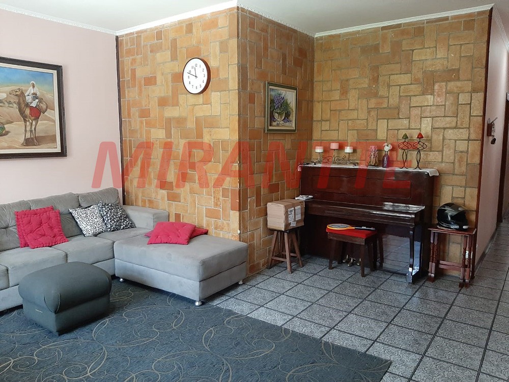 Sobrado de 275m² com 5 quartos em Parque Novo Mundo