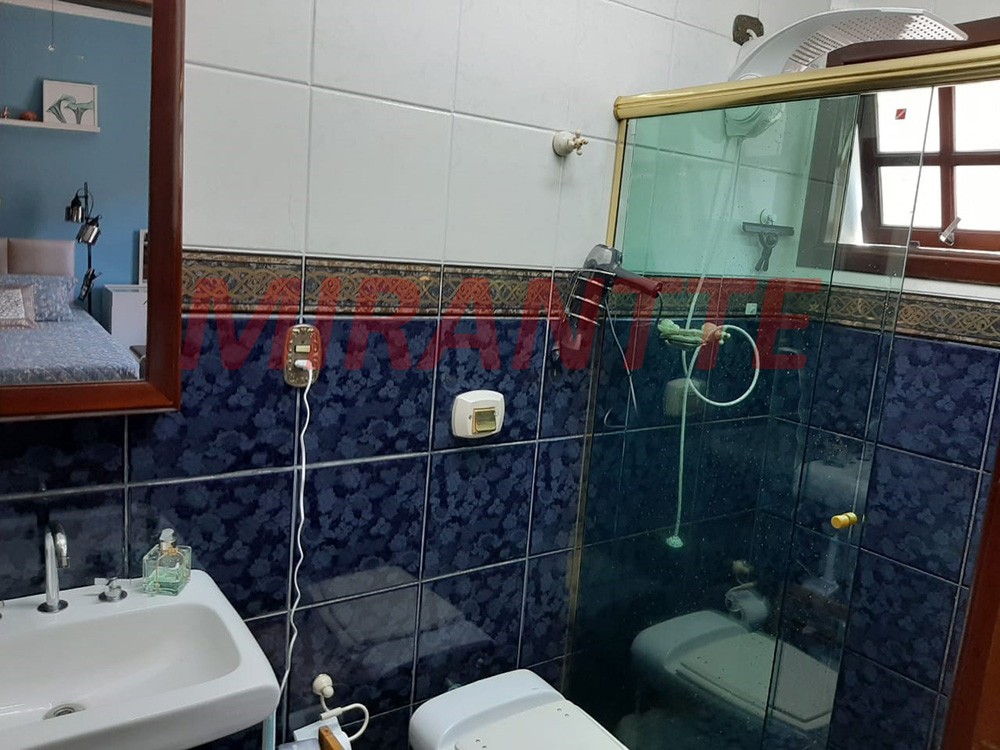 Sobrado de 275m² com 5 quartos em Parque Novo Mundo