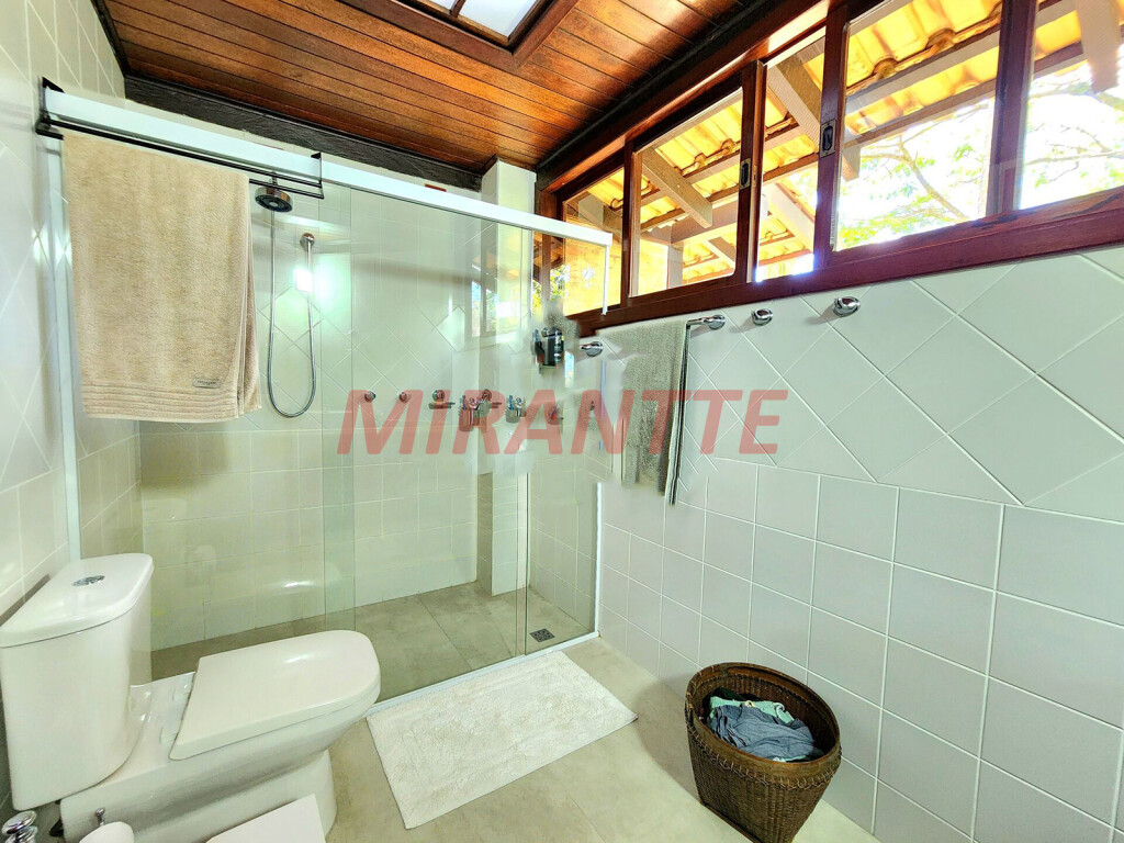 Sobrado de 400m² com 3 quartos em Serra Da Cantareira