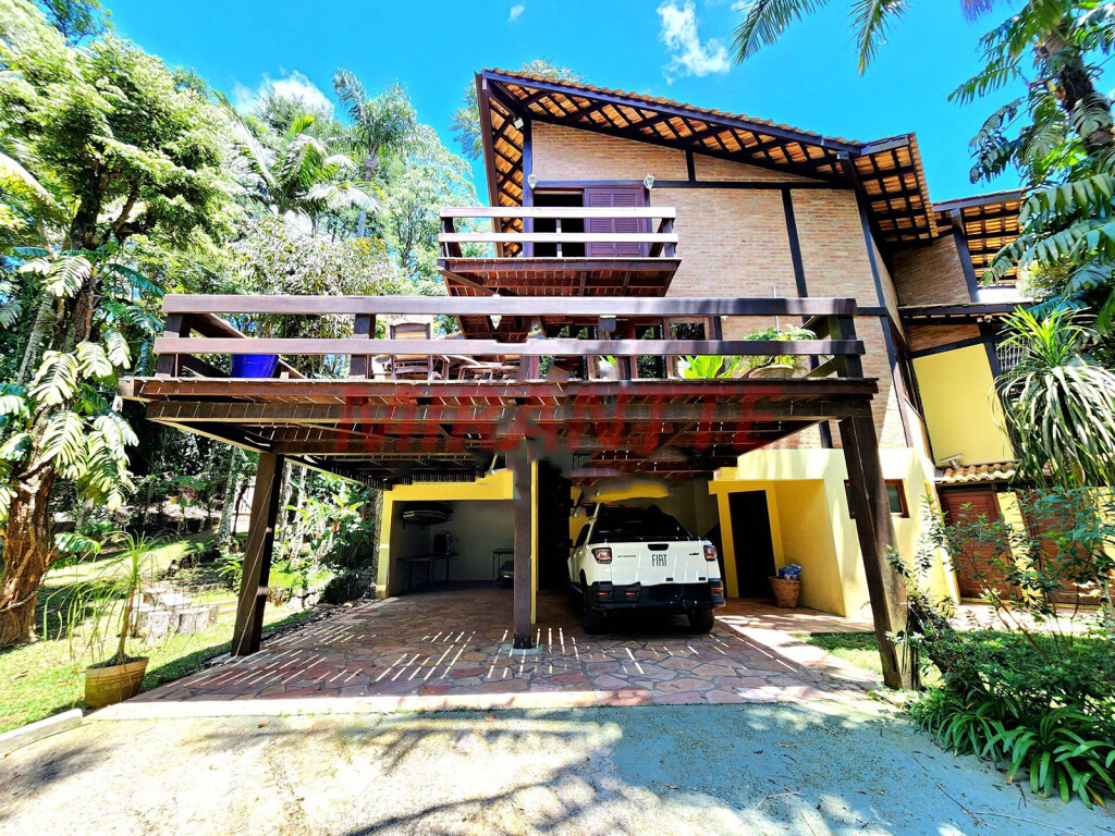 Sobrado de 400m² com 3 quartos em Serra Da Cantareira