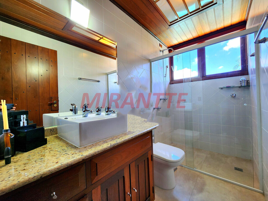 Sobrado de 400m² com 3 quartos em Serra Da Cantareira