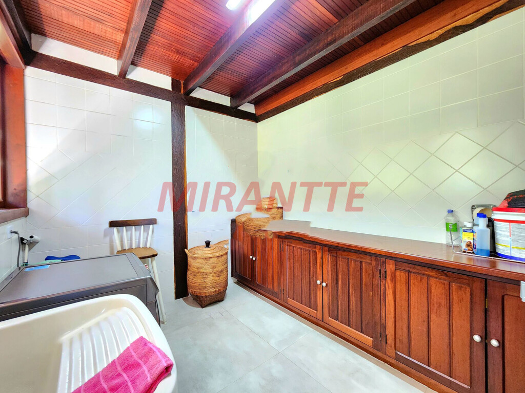 Sobrado de 400m² com 3 quartos em Serra Da Cantareira