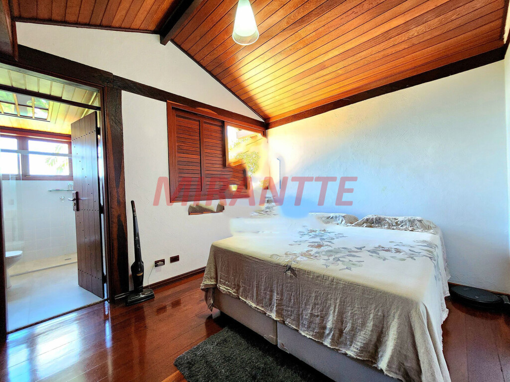 Sobrado de 400m² com 3 quartos em Serra Da Cantareira