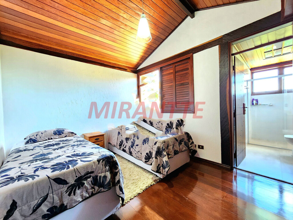 Sobrado de 400m² com 3 quartos em Serra Da Cantareira