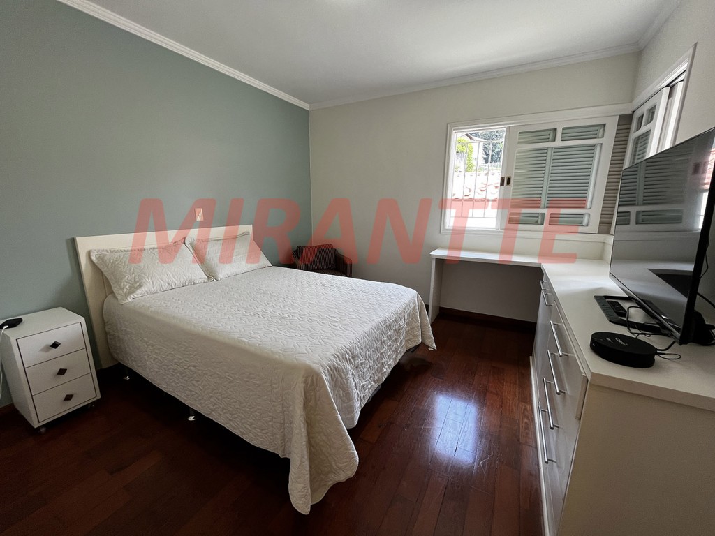 Sobrado de 400m² com 4 quartos em Jardim Bibi