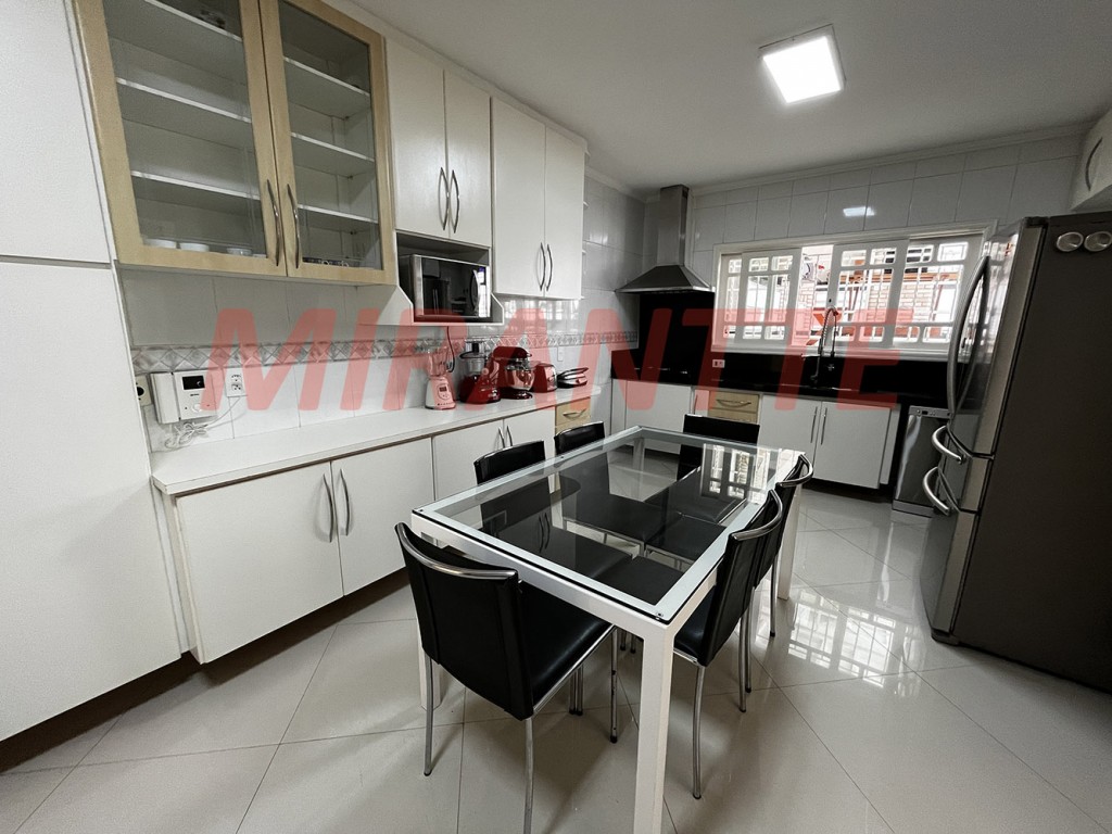 Sobrado de 400m² com 4 quartos em Jardim Bibi