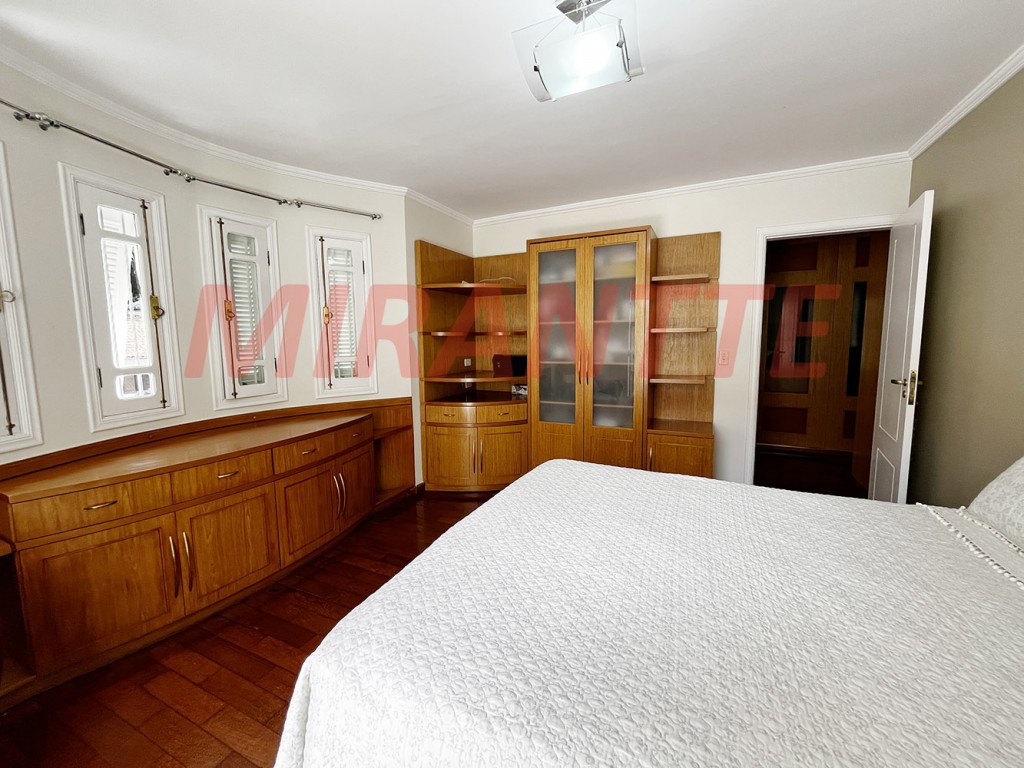 Sobrado de 400m² com 4 quartos em Jardim Bibi