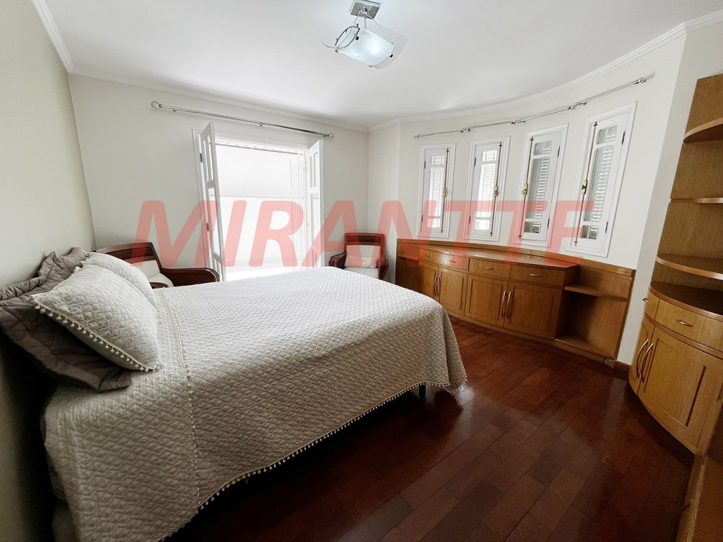 Sobrado de 400m² com 4 quartos em Jardim Bibi